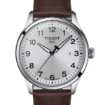 Tissot Gent XL Classic Herrklocka Quartz 42 mm – Silver Urtavla med Silverfärgad Boett och Brunt Läderarmband